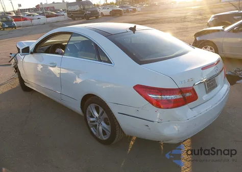 2010 Mercedes-Benz E 350 из США, поврежденный, VIN WDDKJ5GB0AF049939